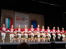 Балетните грации блеснаха на сцената на „Сълза и смях” за празника на българските читалища