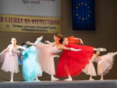 Балетните грации блеснаха на сцената на „Сълза и смях” за празника на българските читалища