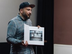 Свилен Начев в „Илюзията за смисъл“ – фотографията като съмнение и памет