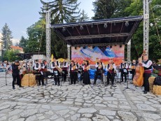 Курсът за народни хора „Развитие“ отново част от фестивала „На армане с тъпане“