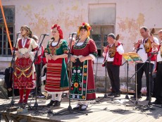 Фолклорен ансамбъл „Развитие” откри седмия национален фестивал „Семе българско”