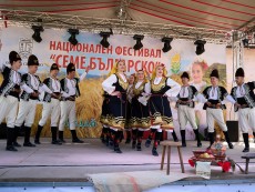 Фолклорен ансамбъл „Развитие” откри седмия национален фестивал „Семе българско”