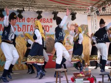 Фолклорен ансамбъл „Развитие” откри седмия национален фестивал „Семе българско”