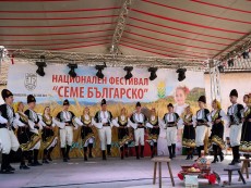 Фолклорен ансамбъл „Развитие” откри седмия национален фестивал „Семе българско”