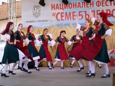 Фолклорен ансамбъл „Развитие” откри седмия национален фестивал „Семе българско”