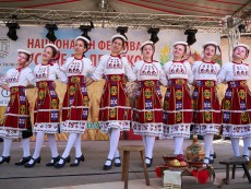 Фолклорен ансамбъл „Развитие” откри седмия национален фестивал „Семе българско”